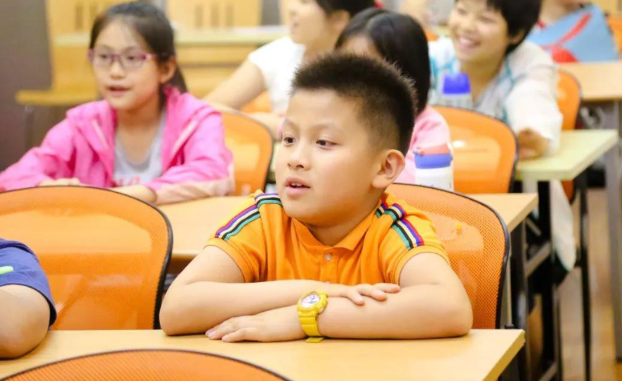 校外补课班受到控制,却迎来新的"暑期托管班",家长表示不满
